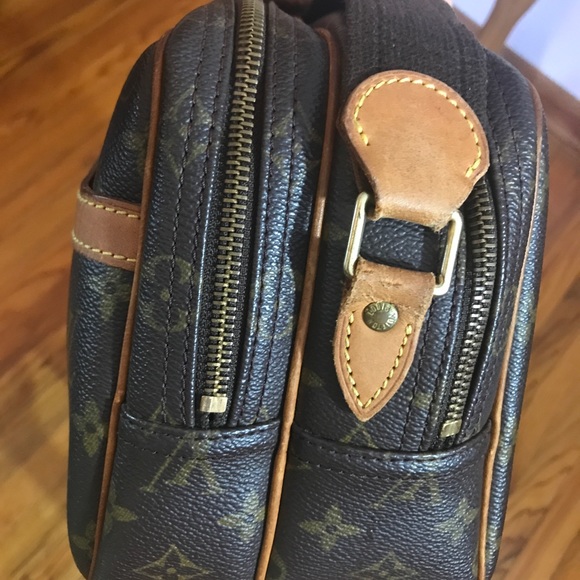 Louis Vuitton Monogram Reporter PM Crossbody Bag - Picture 3 of 8